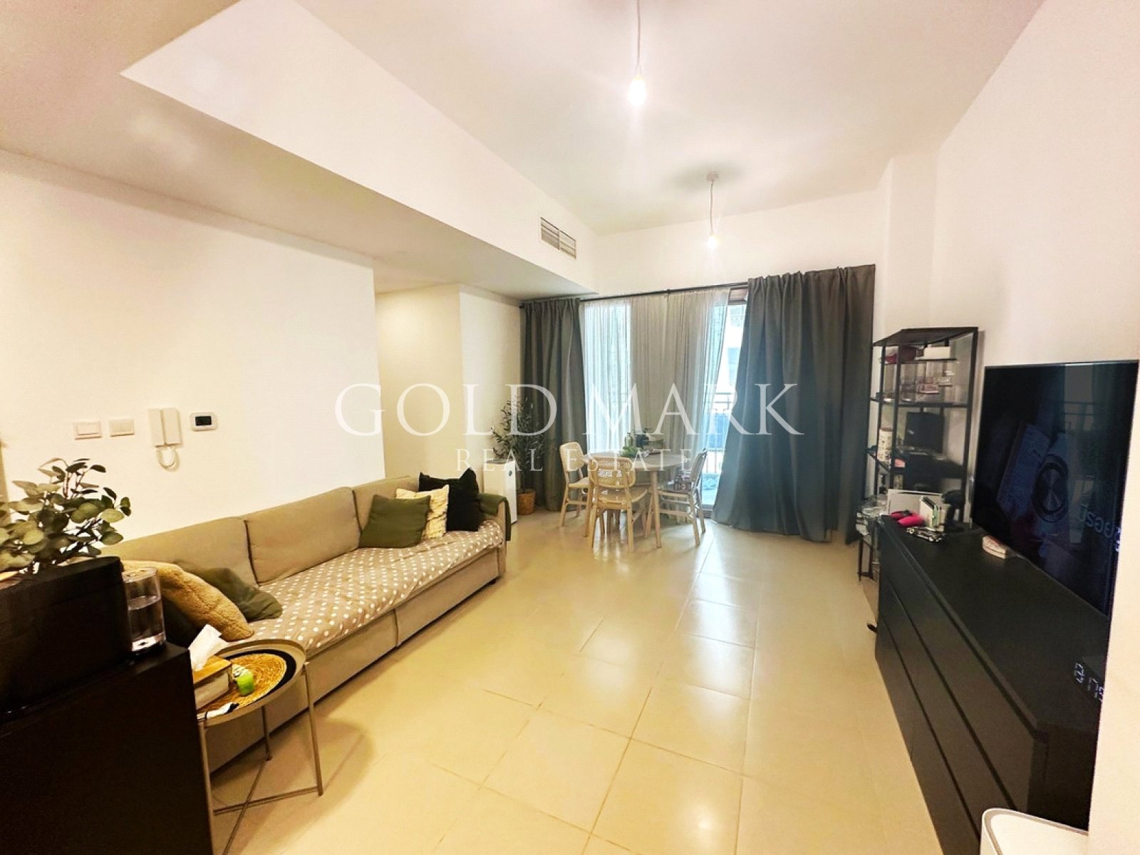 Zahra Breeze Apartments 3B