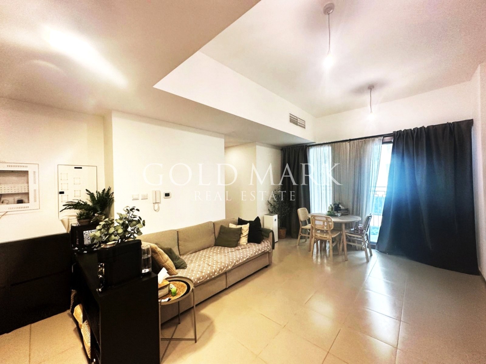 Zahra Breeze Apartments 3B