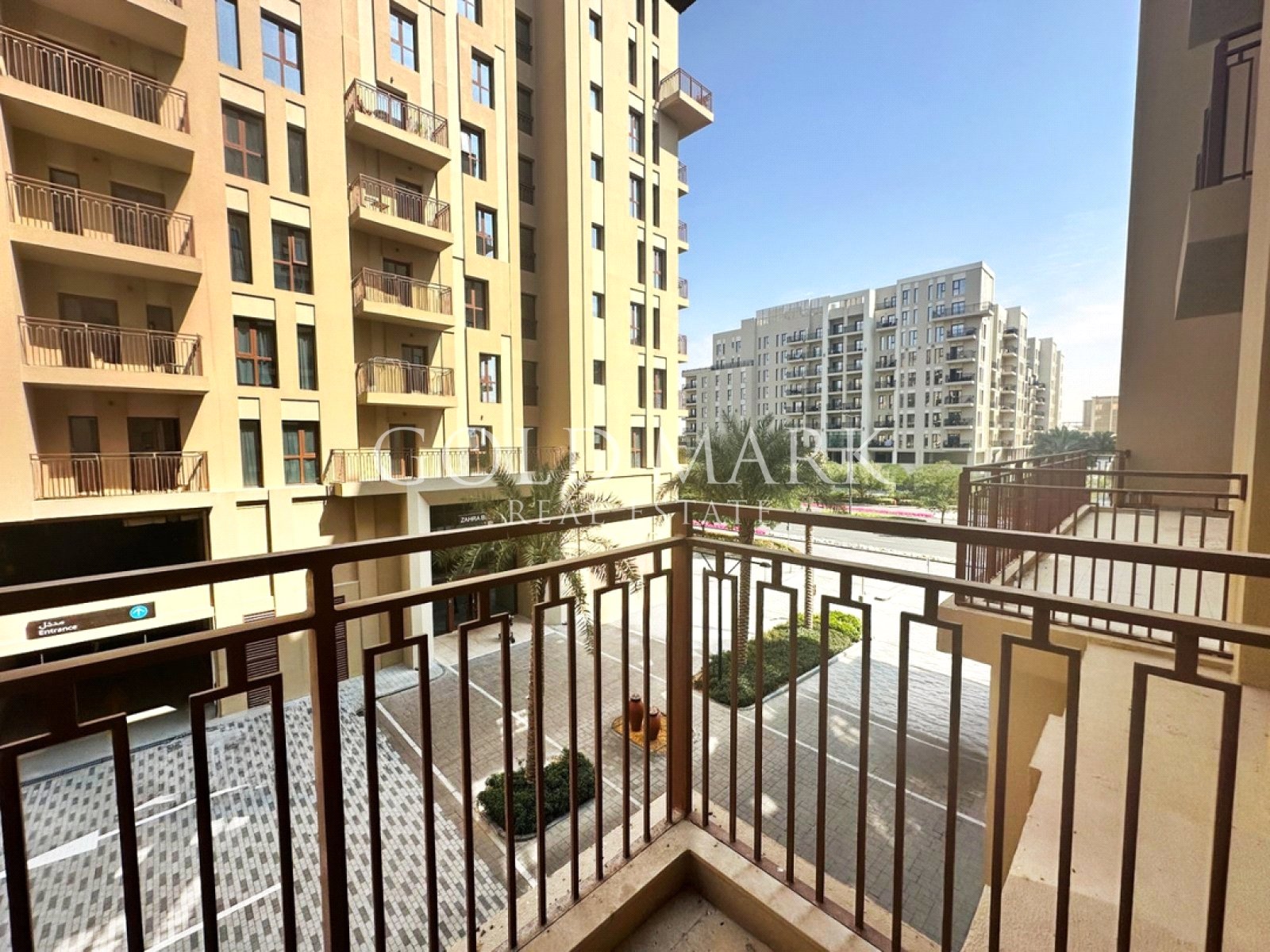 Zahra Breeze Apartments 3B